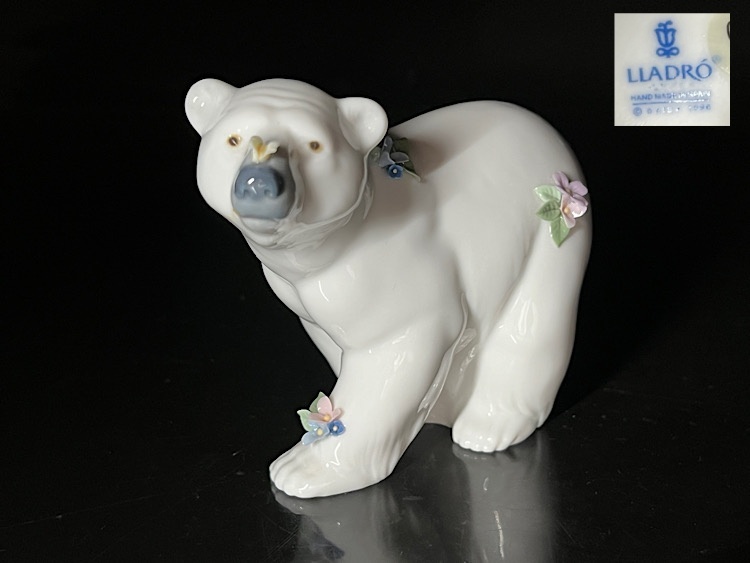 【瑞】リヤドロ LLADRO 花で飾られた白熊　フィギュリン 陶器人形 置物　_画像1
