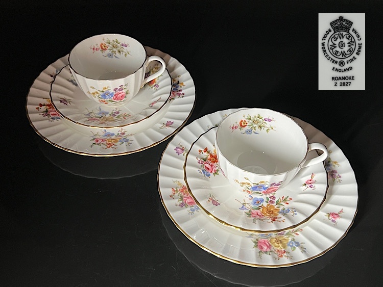 【瑞】ロイヤルウースター ROYAL WORCESTER ROANOKE カップ＆ソーサー＋プレート　２客セット_画像1