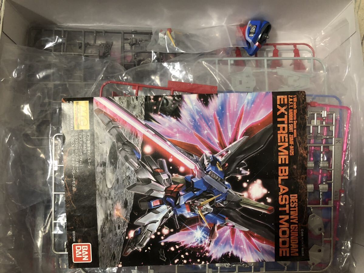 MG 1/100 ZGMF-X42S デスティニーガンダム エクストリームブラストモード 機動戦士ガンダムSEED DESTINY スペシャルバージョン 組立途中の画像2