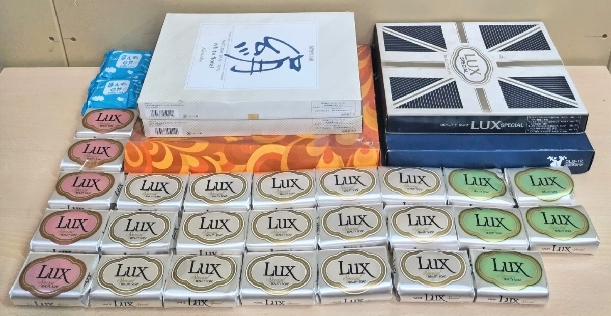 まとめ売り 固形石鹸 76個 LUX マックスファクター LAURA 絹 いい香りです 箱にはダメージあり 現状渡し品 の画像1