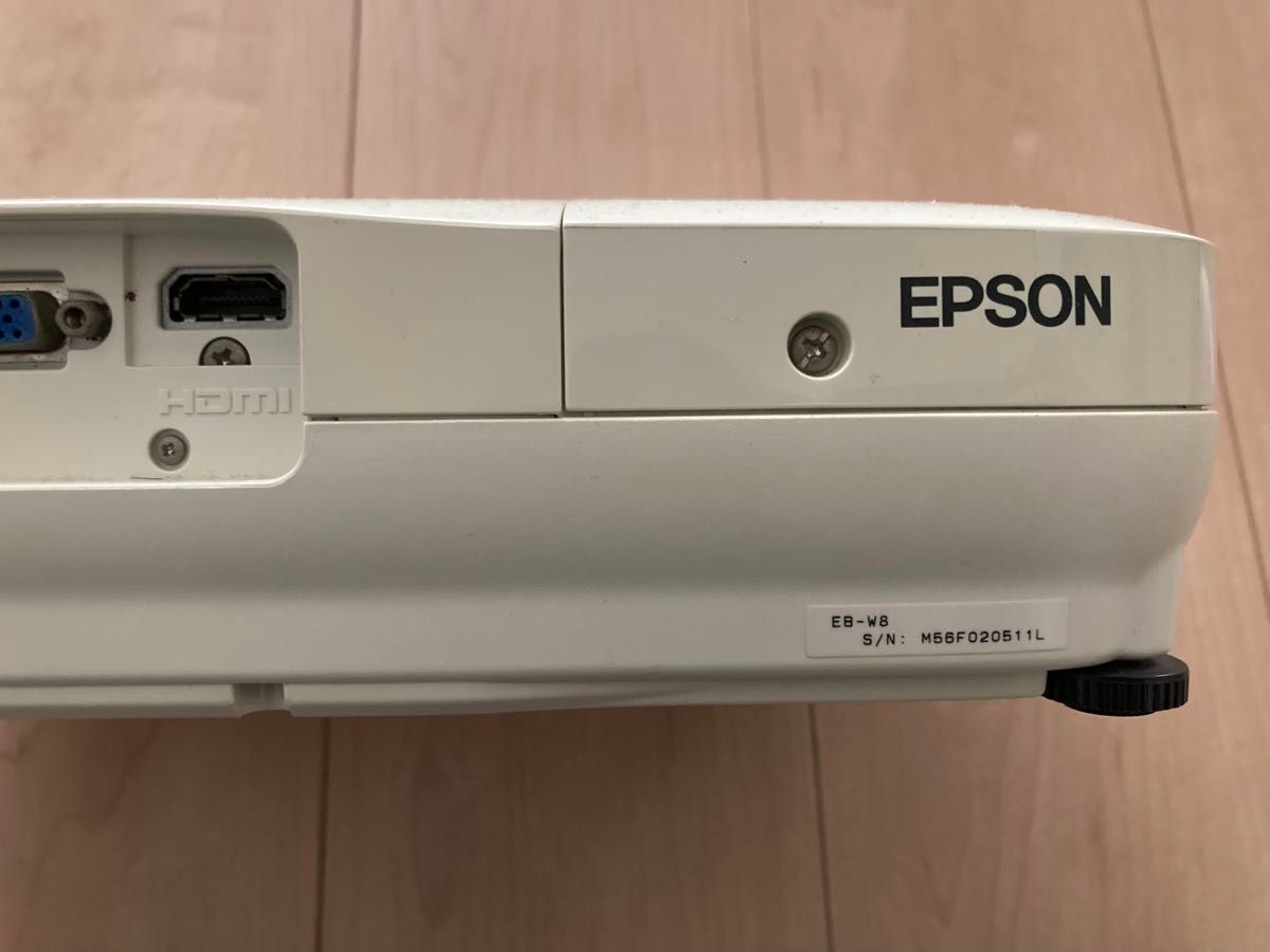 EPSON プロジェクター　EB-W8