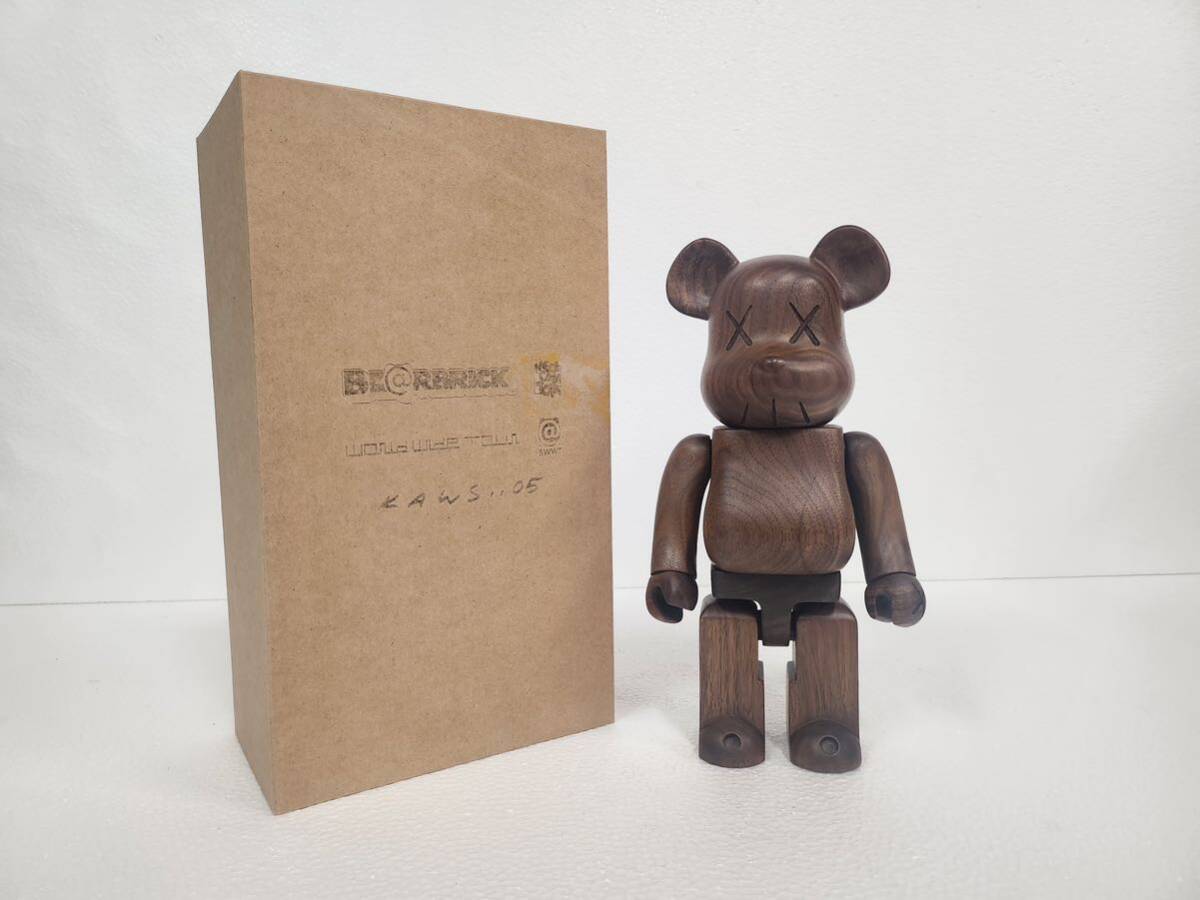 WORLD WIDE TOUR BE@RBRICK KAWS 400%