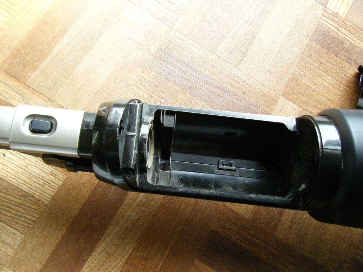 アイイスオーヤマ　掃除機　100V　（ステッククリーナー　使用感少な目）_画像7