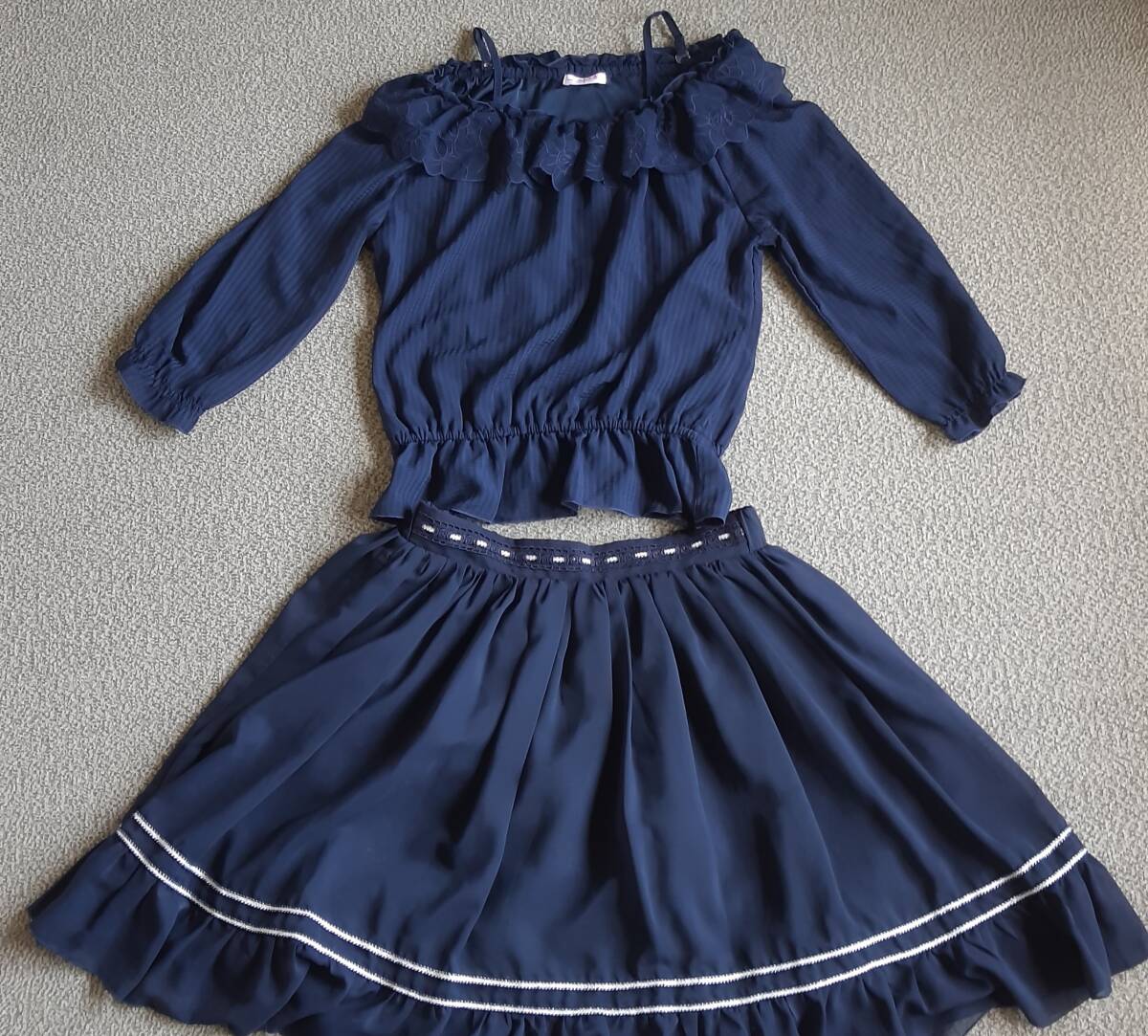 ふんわり かわいい夏服　紺色2点セット●レディース axesfemme COLZA 癒し系　少女　可憐　コスプレ 女装　デート　オトナかわいい　シック_画像2