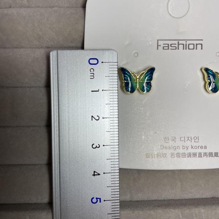バタフライピアス　蝶　レディース　シルバー925　グリーン　プチプラ　モチーフ　アクセサリー　華奢　緑　小ぶり　韓国　新品