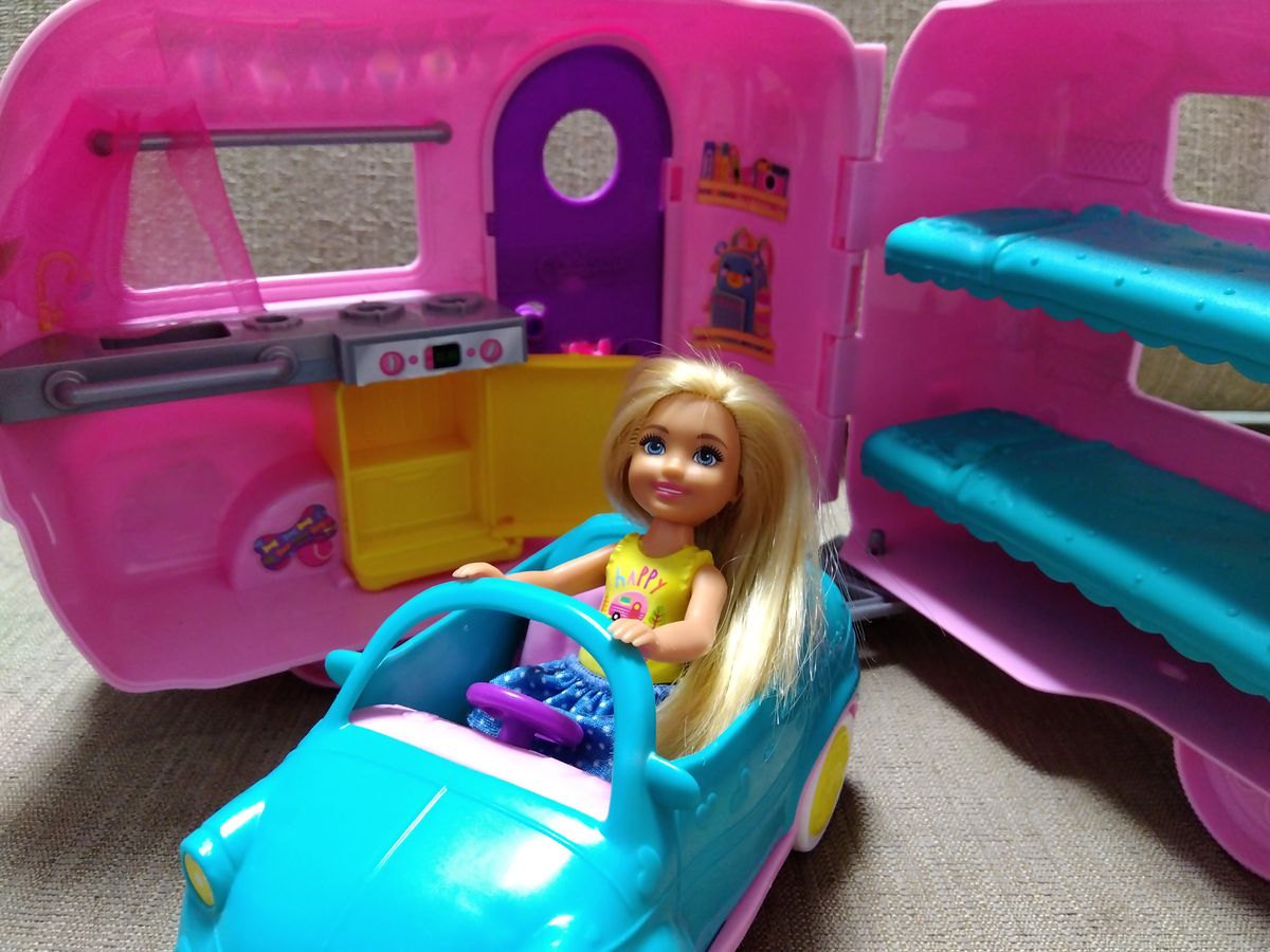 商品情報 【商品名】Barbie チェルシー人形、子犬、車、キャンピングカー、ファバービークラブチェルシーキャンパープレイセット