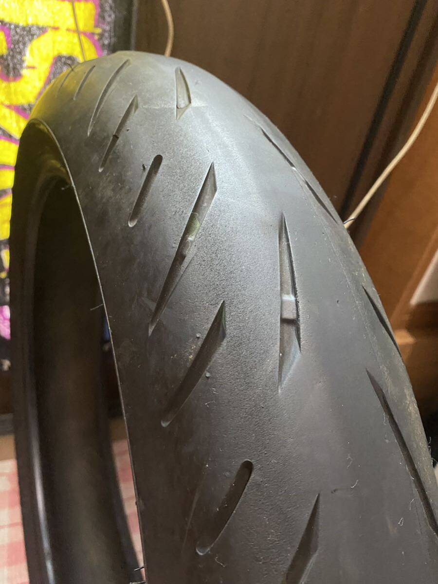 中古MCタイヤ 2022年製造 BRIDGESTONE BATTLAX S22 120/70ZR17 ブリヂストン バトラックス ハイパースポーツ 120 70 17 3122 M3122の画像3