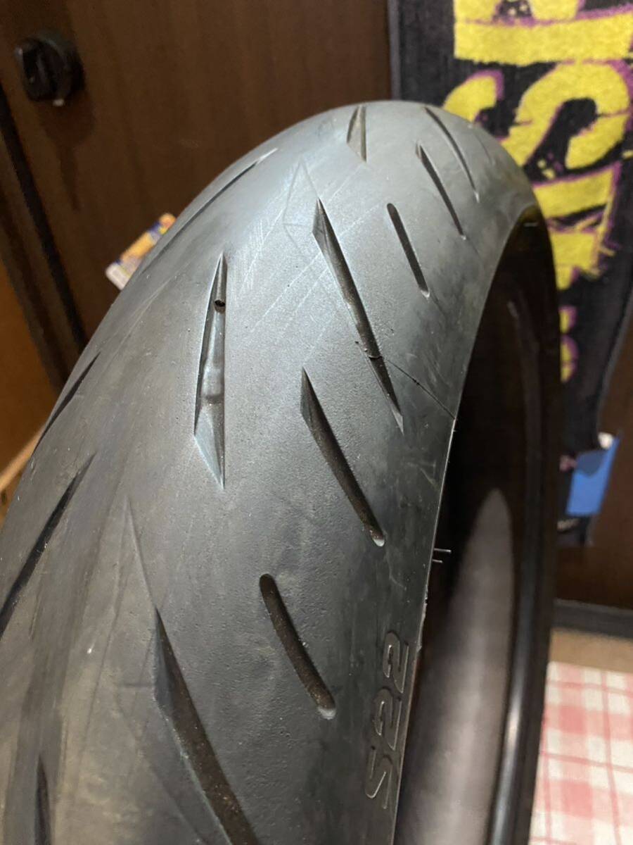 中古MCタイヤ バリ山 BRIDGESTONE BATTLAX S22 120/70ZR17 ブリヂストン バトラックス ハイパースポーツ 120 70 17 0619 M3153_画像2