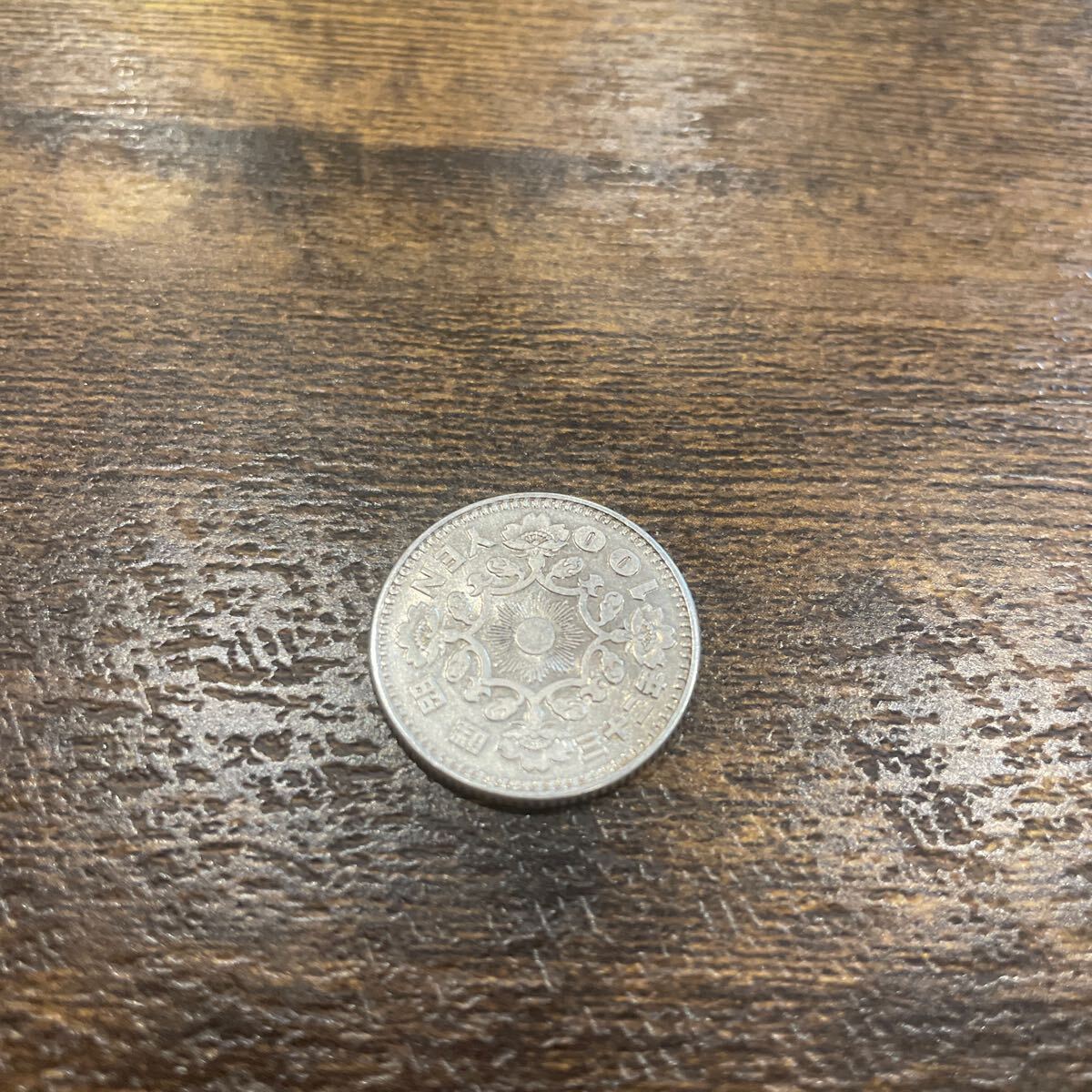 100円硬貨 昭和32年 コイン 日本国 鳳凰_画像2