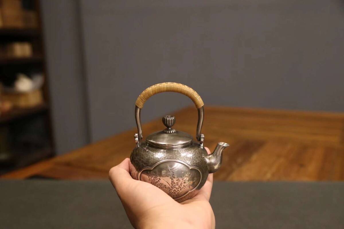 v old thing .v [...] weight 193g original silver 99% silver bin green tea hot water . small teapot tea utensils gold . tea utensils era thing old silver tea . tea "hu" pot 