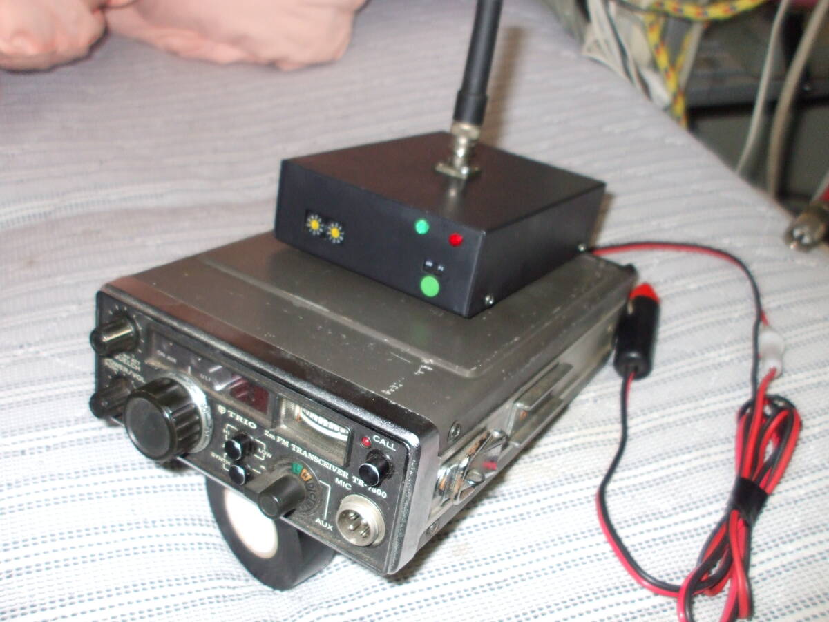 ビーコン発信機と2mFM TR-7500 　古い製品　動作良好_画像2