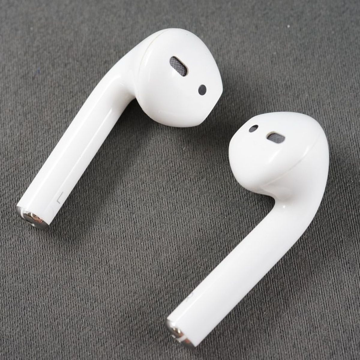 Apple AirPods with Charging Case エアーポッズ イヤホン チャージングケース USED美品 第二世代 Bluetooth MV7N2J/A 完動品 中古 V9119_画像4