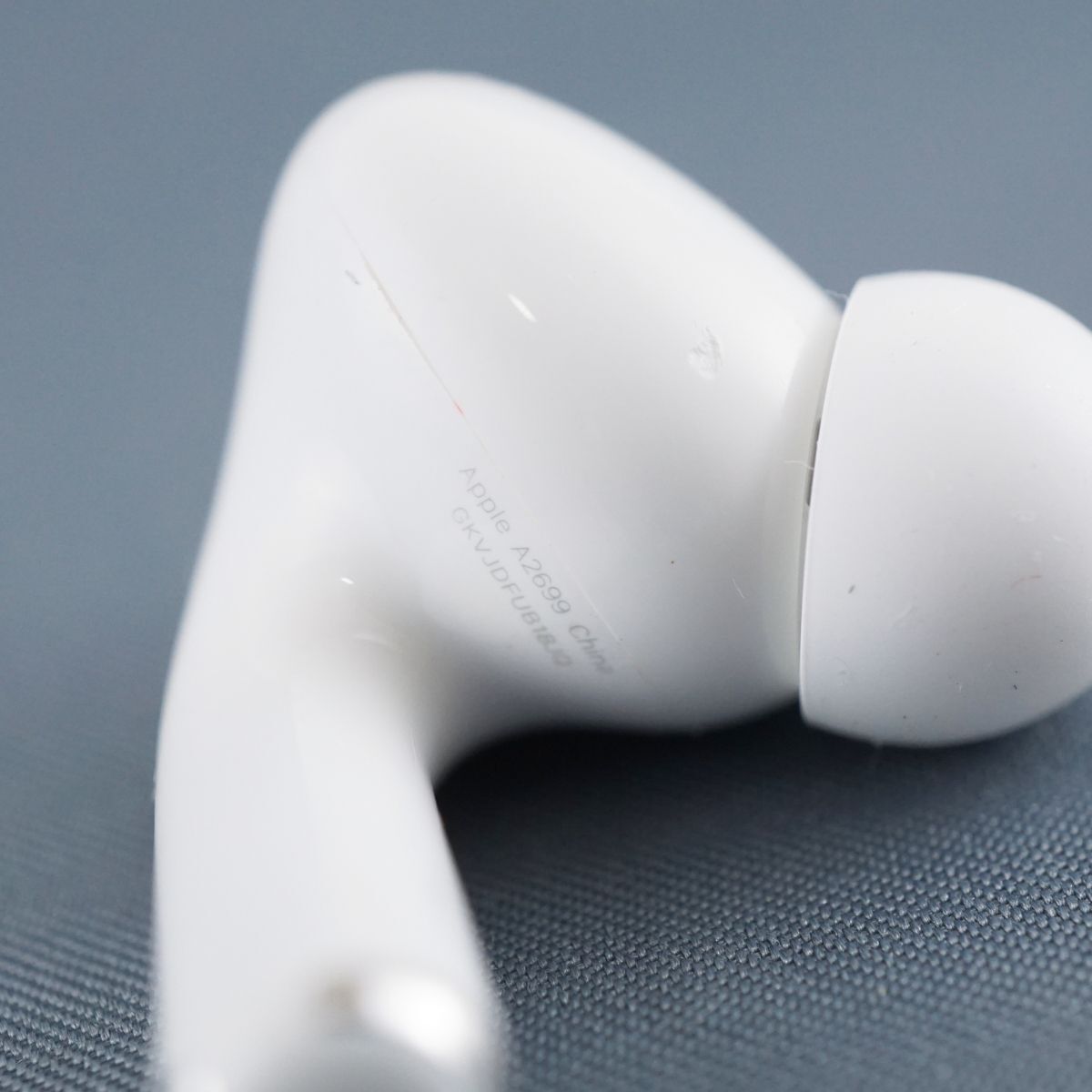 Apple AirPods Pro 第二世代 左イヤホンのみ USED美品 エアーポッズ プロ L 片耳 左耳 A2699 MQD83J/A Lightning 完動品 V0023_画像6