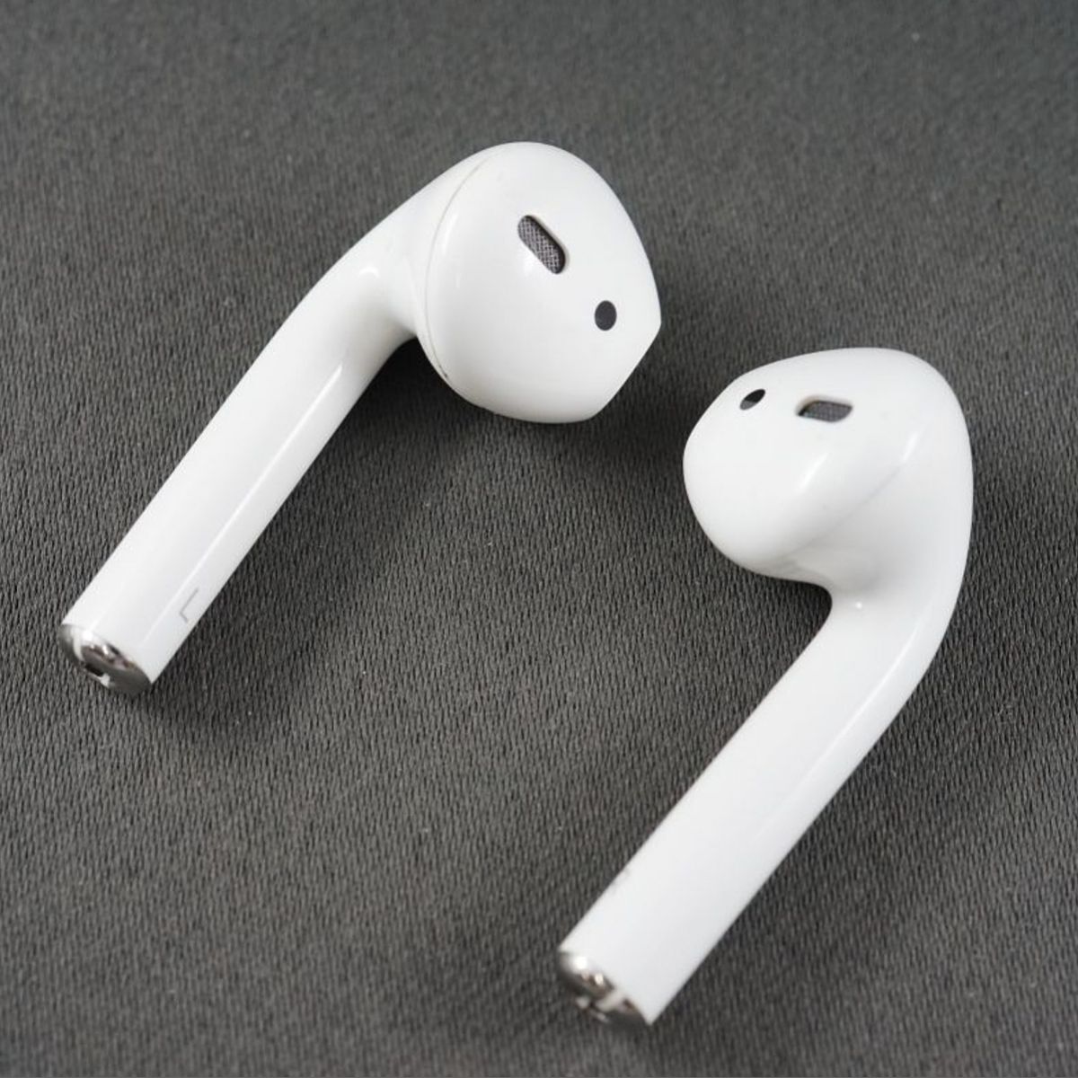 Apple AirPods with Wireless Charging Case エアーポッズ イヤホン USED美品 第二世代 MRXJ2J/A 完動品 中古 V9657_画像4