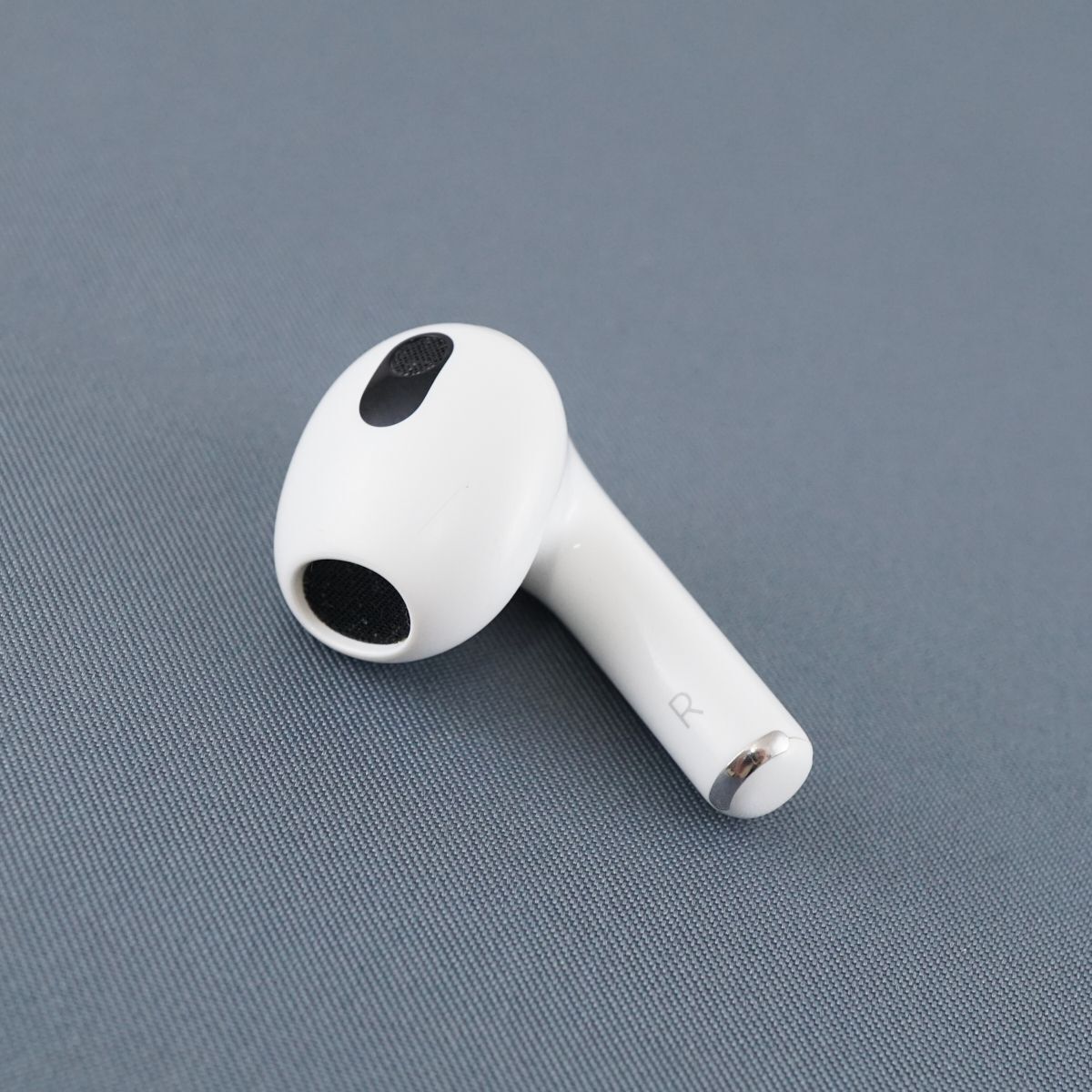 Apple AirPods 第三世代 右イヤホンのみ USED美品 R 片耳 右耳 A2565 ワイヤレスイヤホン 耐汗 耐水 MME73J/A 完動品 中古 KR V0156_画像1