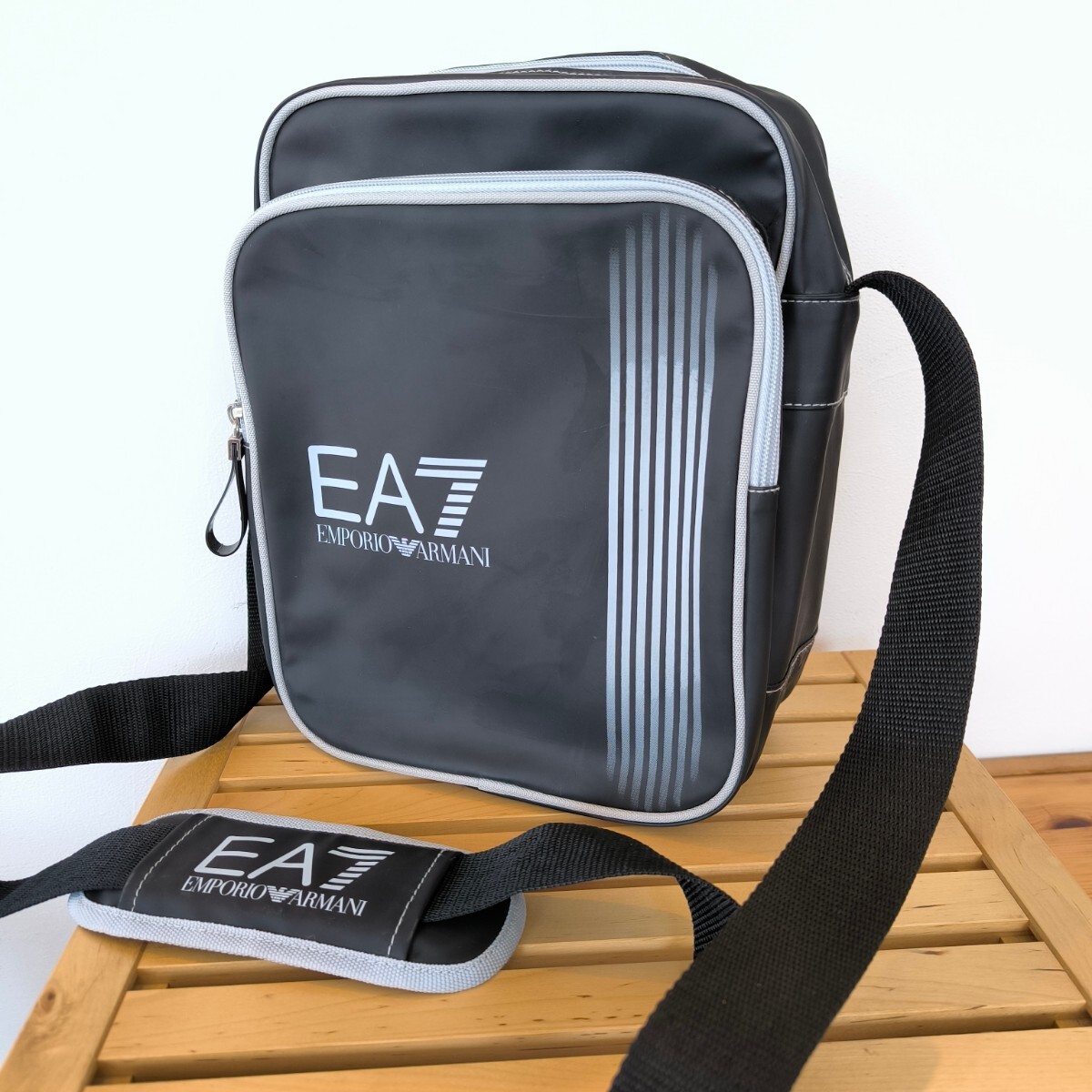 EA7 EMPORIO ARMANI сумка на плечо чёрный большой Logo 