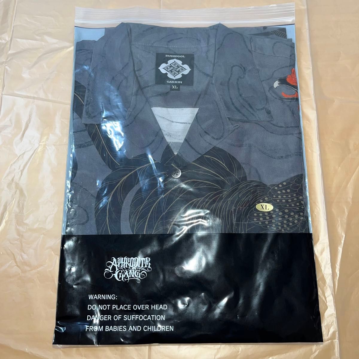 チャコール グレー GAKKIN × BUDSPOOL 軍鶏 S/S HAWAIIAN SHIRT チャコール グレー GAKKIN × BUDSPOOL 軍鶏 S/S HAWAIIAN SHIRT