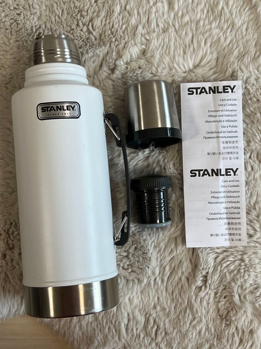 STANLEY スタンレー 旧ロゴ 希少なホワイトカラー 水筒 1 9L STANLEY スタンレー 旧ロゴ 希少なホワイトカラー 水筒 1 9L