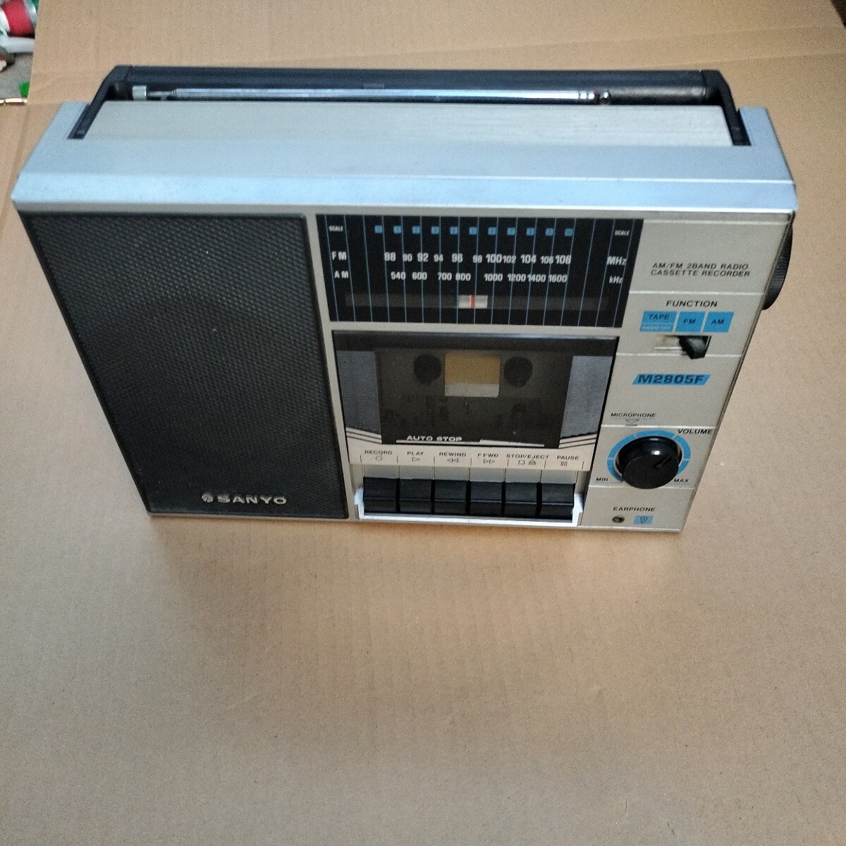  Showa Retro SANYO M2805F radio radio-cassette 60508-10
