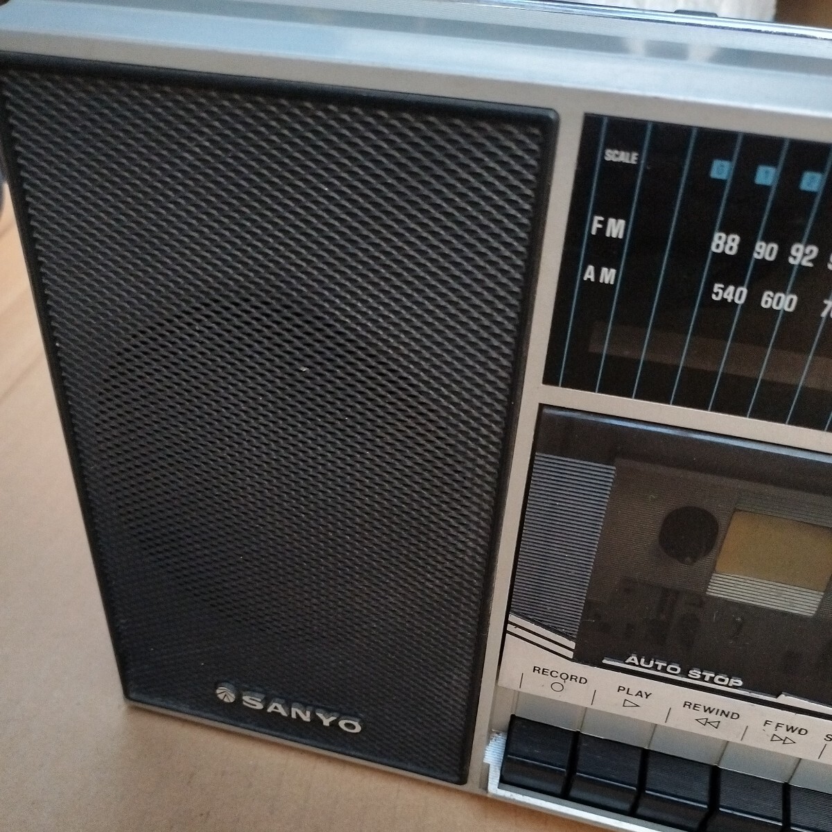  Showa Retro SANYO M2805F radio radio-cassette 60508-10