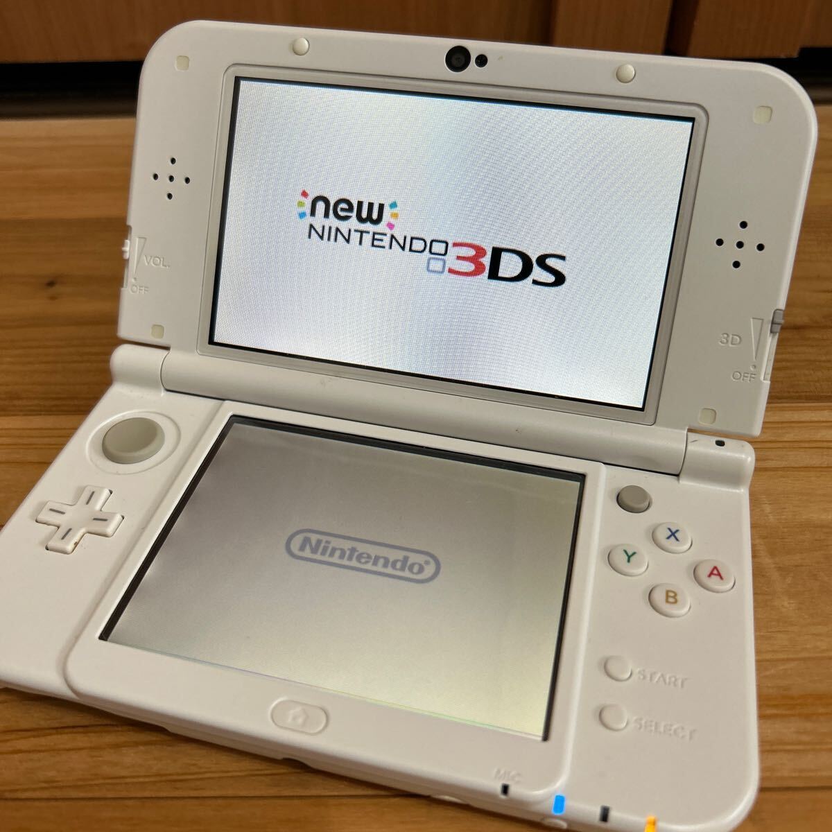 Nintendo3DS LL パールホワイト 外箱 取説 アダプター付き RED Nintendo3DS LL パールホワイト 外箱 取説 アダプター付き RED