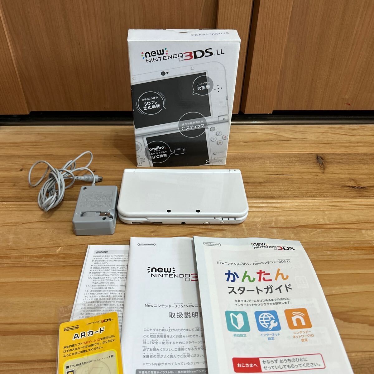 Nintendo3DS LL パールホワイト 外箱 取説 アダプター付き RED Nintendo3DS LL パールホワイト 外箱 取説 アダプター付き RED