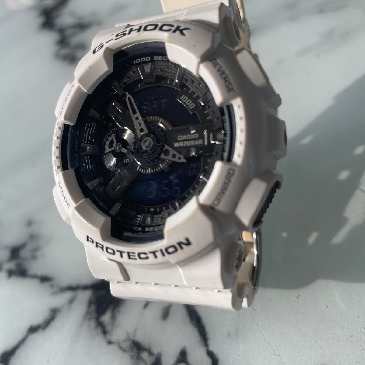 新品電池　G-SHOCK ホワイト×ブラック　美品