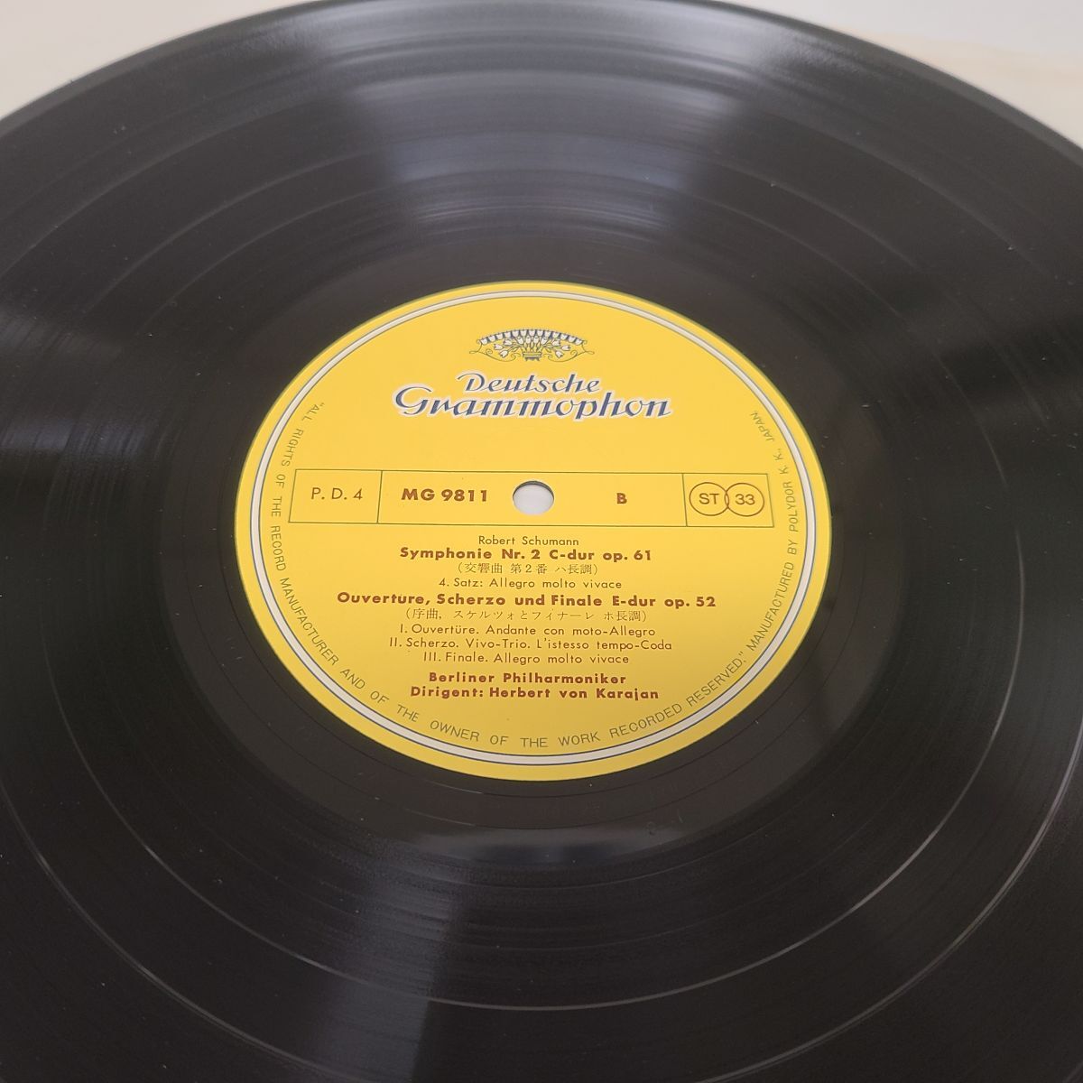 LPレコード / シューマン交響曲全集　全4曲　カラヤン指揮 / グラモフォン / レコードBOX 3枚組 / MG 9810~2【M030】_画像8