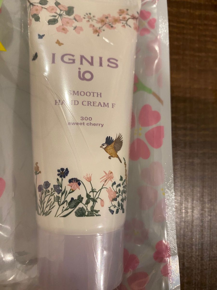 IGNIS IOの限定ハンドクリーム　スイートチェリー　