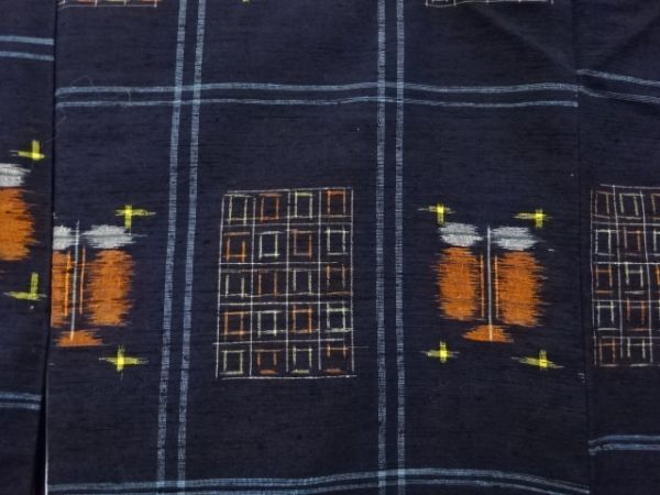 ys6989997; 格子に遠州椿模様織り出し手織り真綿紬着物【リサイクル】【着】_画像5