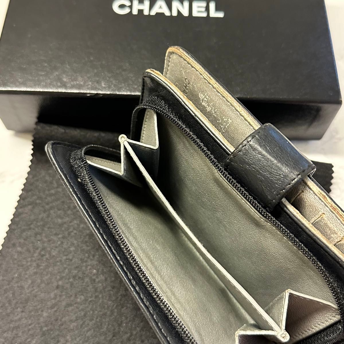 シャネル CHANEL 財布　二つ折り　折り財布　カメリア ココマーク