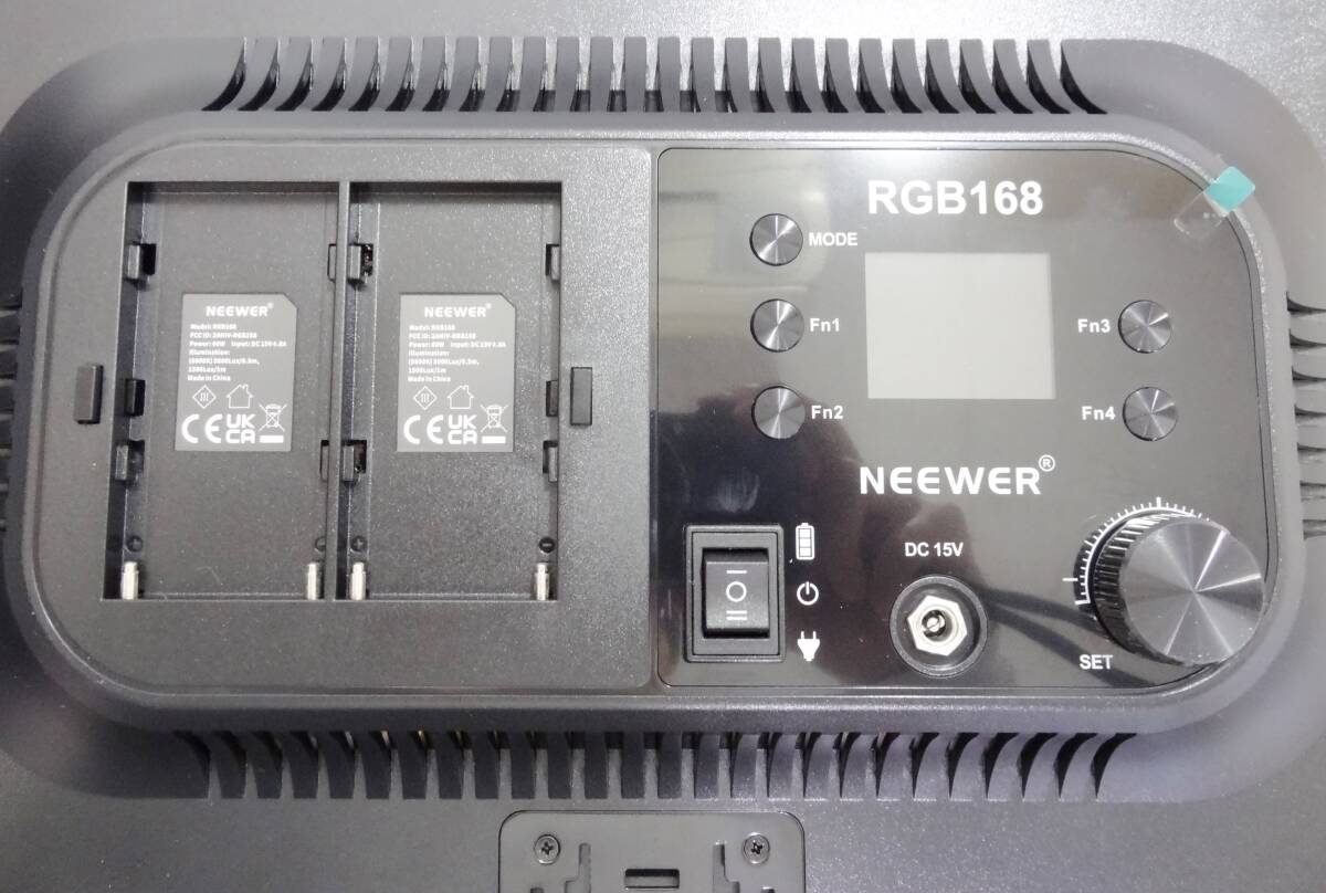 A0249 未使用 NEEWER 2パック 18.3RGB168 LED ビデオライトキット 照明_画像4
