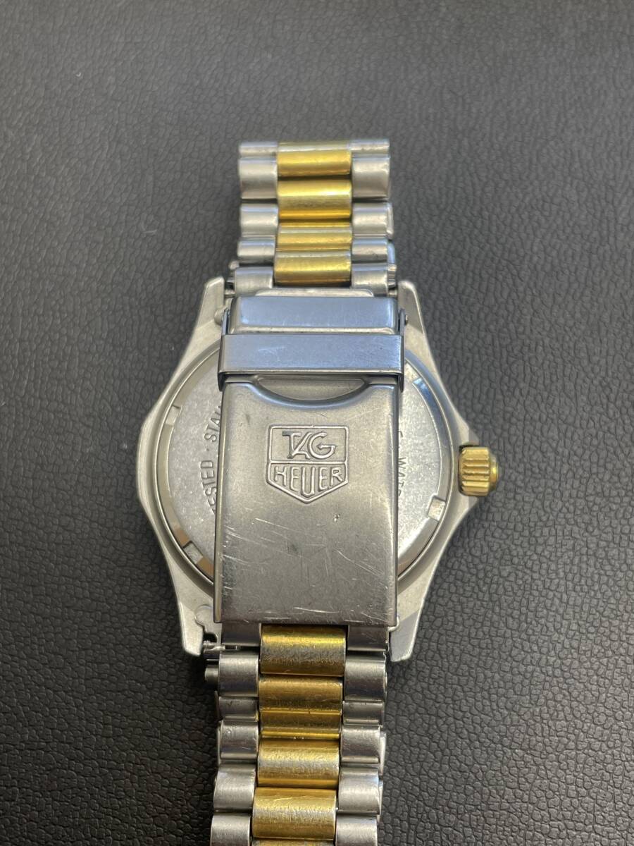 ☆396 タグホイヤー 964.013-2 QZ プロフェッショナル200M ゴールド文字盤 デイト メンズ腕時計 竜頭〇の画像5