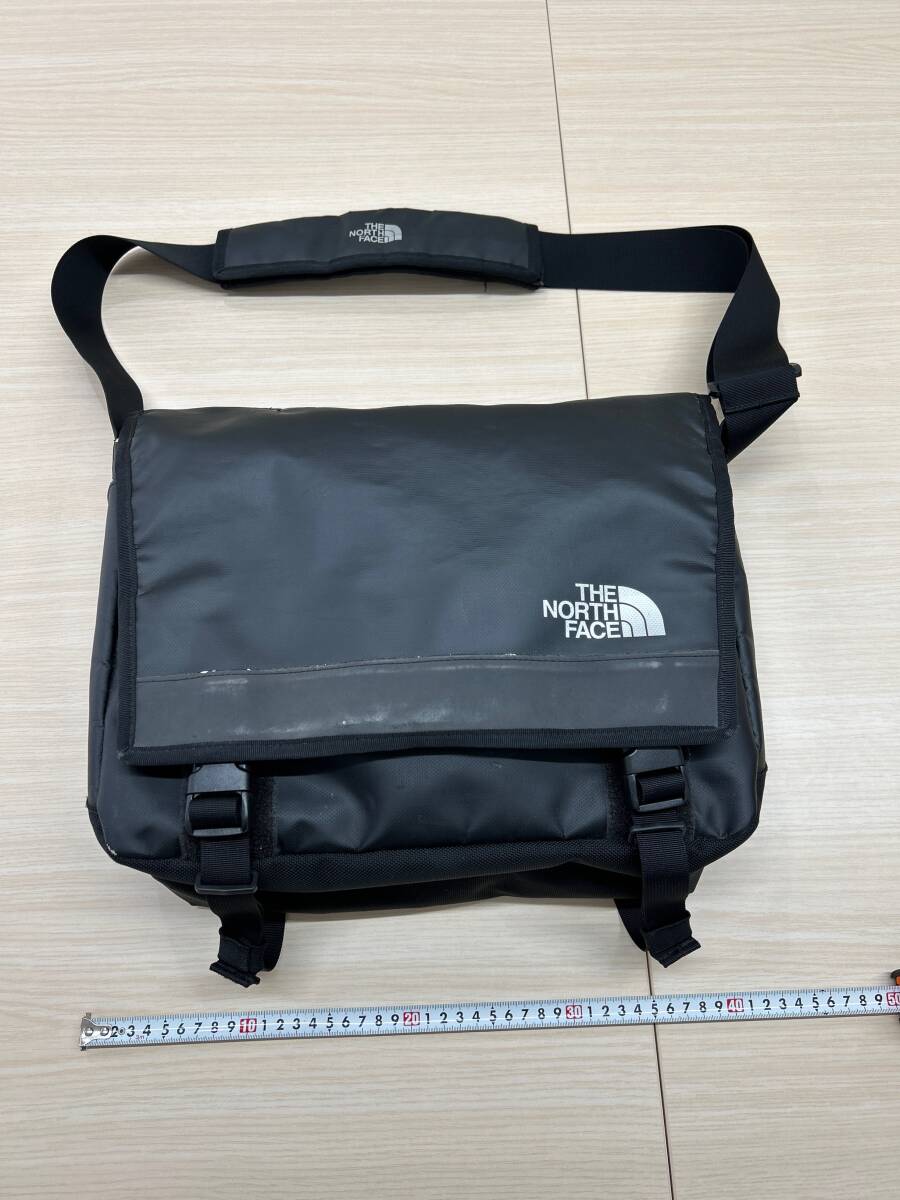 ☆521 ノースフェイス THE NORTH FACE メッセンジャーバック 中古品 角すれ 汚れあり ひび割れあり NM81354_画像1