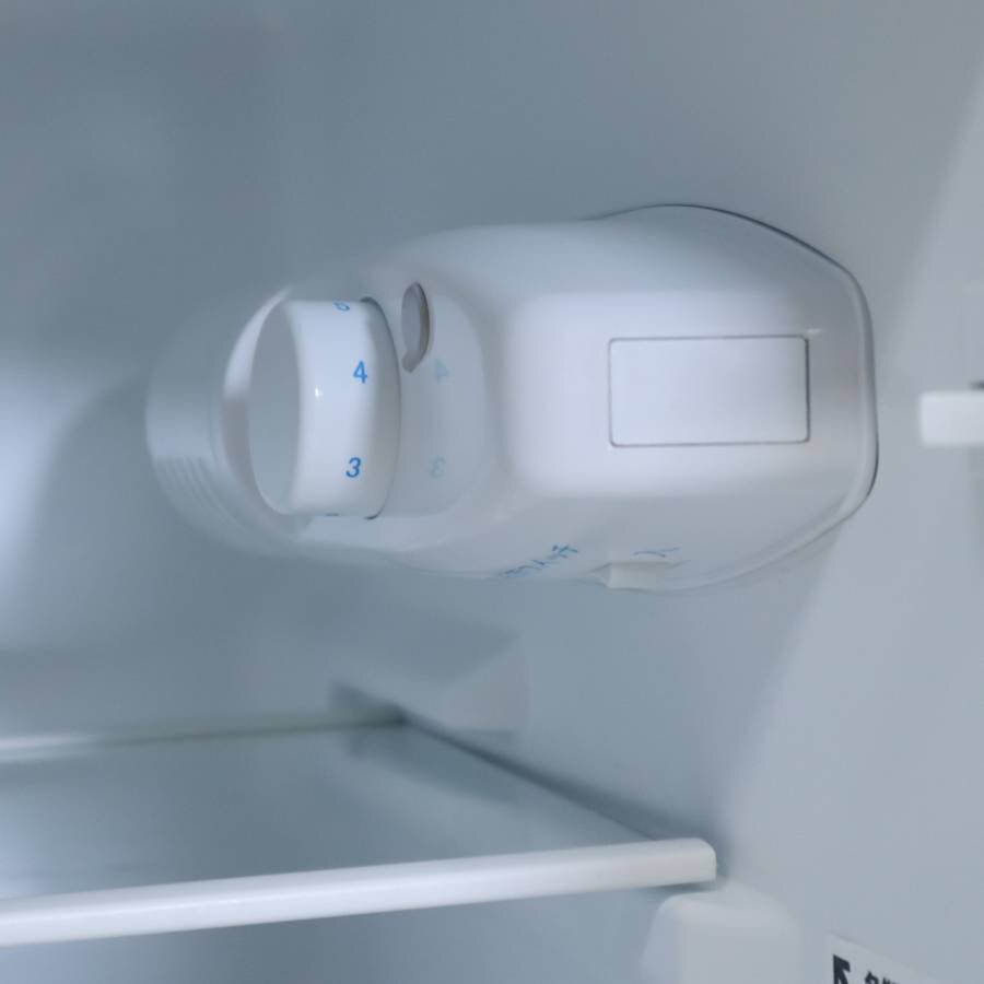 HerbRelax ヤマダ電機 90L 2ドア 直冷式冷蔵庫 YRZ-C09B1 2017年製 ホワイト 右開き★830h01の画像5