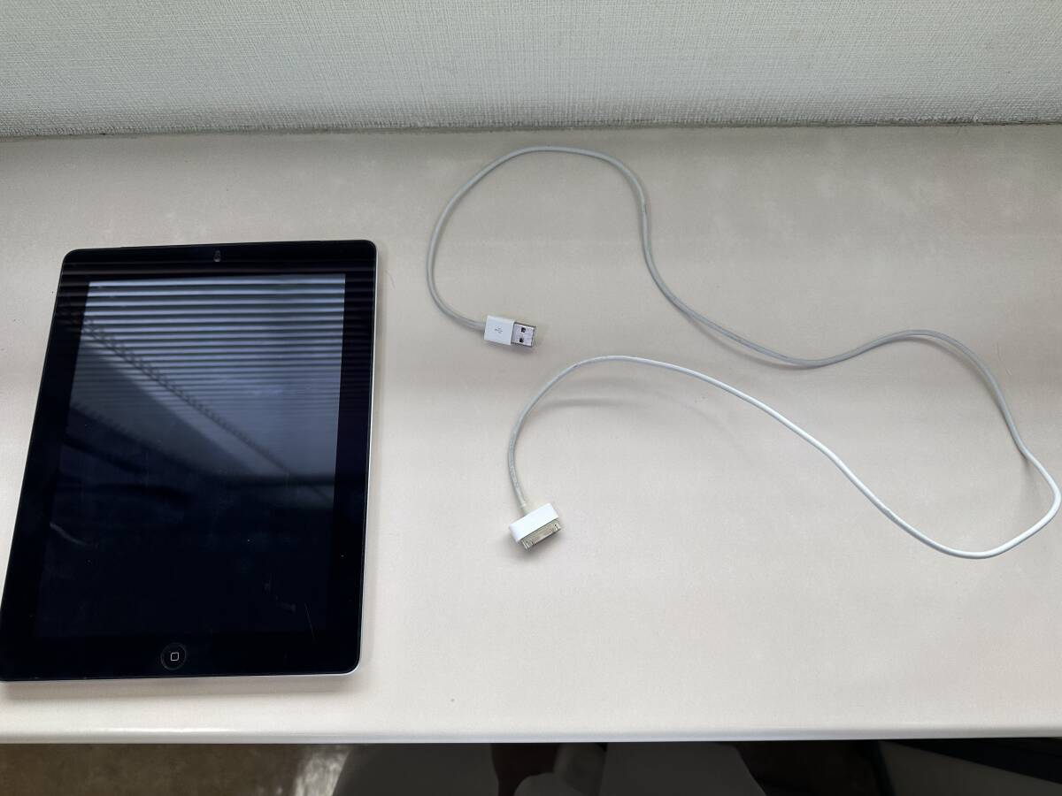 Apple アップル iPad2 64G セルラー docomo 本体 専用ケーブル（30ピン）付きの画像1