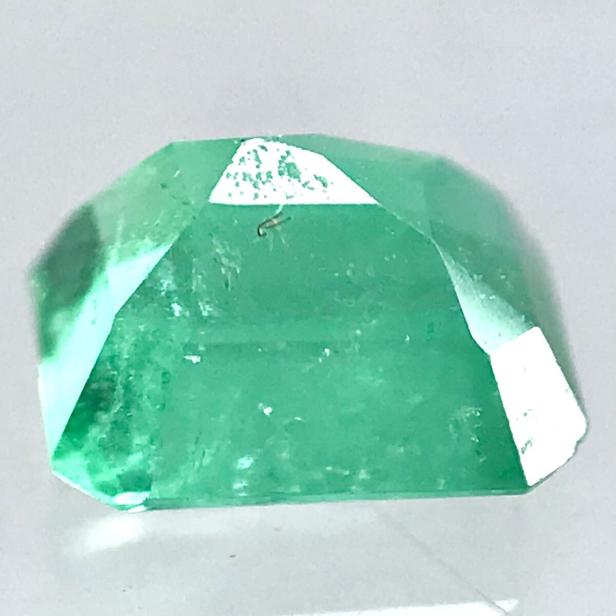(天然エメラルド0.563ct)m 約5.3×4.5mmソーティング付 ルース 裸石 宝石 ジュエリーjewerly emerald テDG0 i_画像2