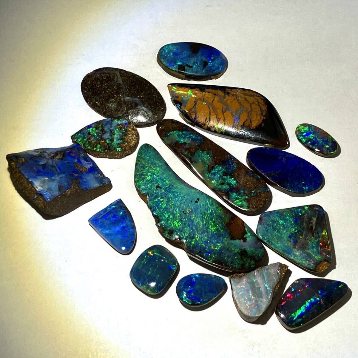 遊色効果!! (天然ボルダーオパールおまとめ100ct)m 約20g ルース 裸石 宝石 ジュエリー jewelry boulder opal 遊色 虹 K_画像3