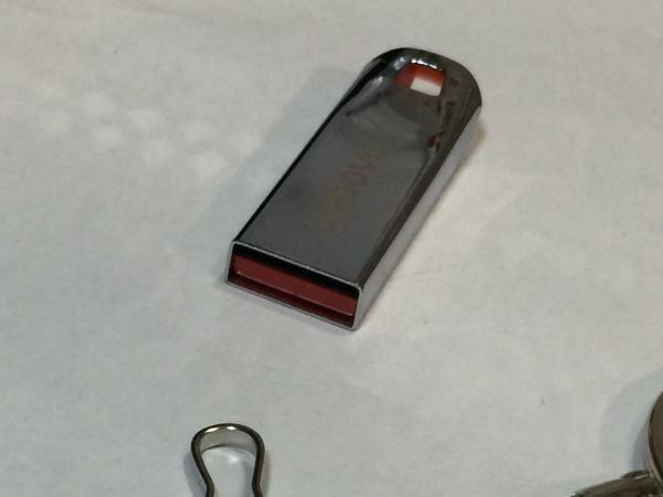 LENOVO　USBメモリ　２ＴＢ　　未使用　シルバーメタル　2F4AA 1-2_画像5
