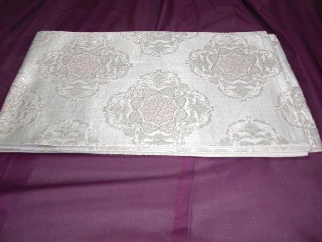 正絹ふくろおび プラチナ糸と銀糸ピンクの糸で柄が織り上げられた袋帯