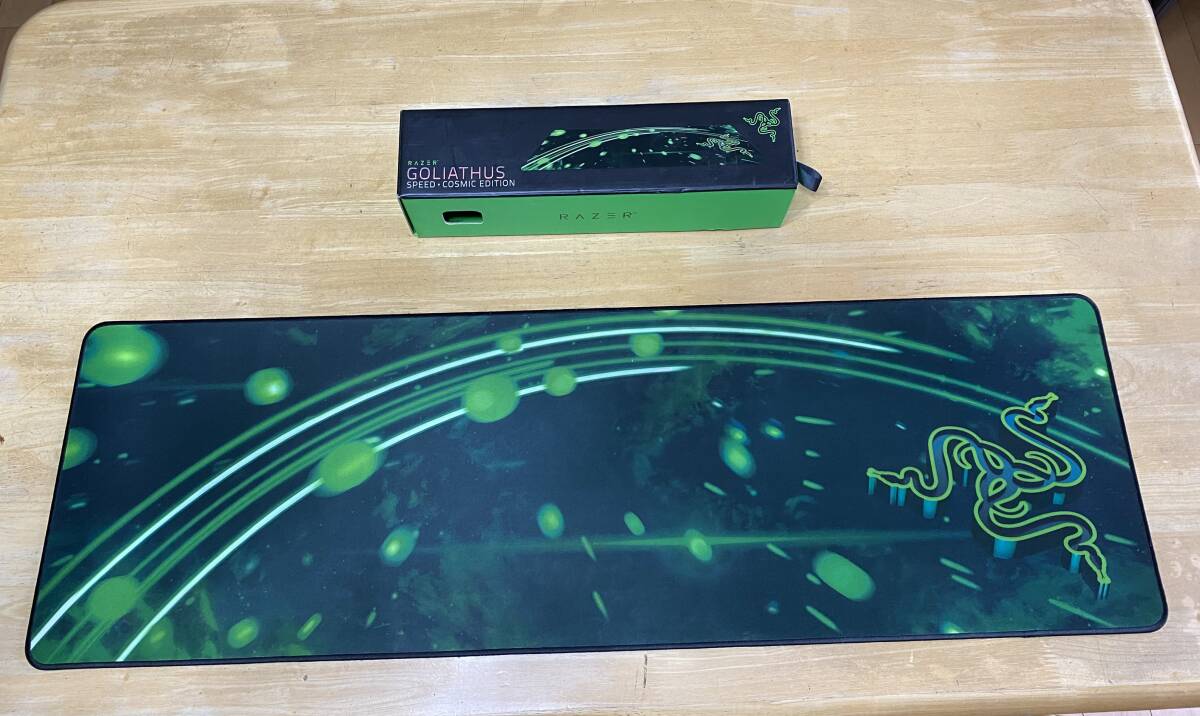 ゲーミングマウスパッド Razer Goliathus Cosmic Extended (Speed)マウスパッド RZ02-01910400-R3M1 - EX (294×920 mm)_画像1