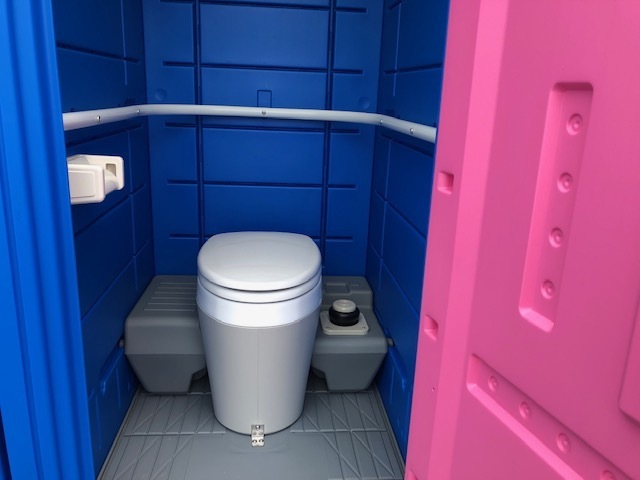 仮設トイレ 新品 アウトレット 洋式 軽水洗トイレ 樹脂便器  手摺り付 汲取り式 全国配送OK の画像4