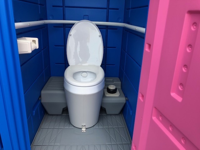仮設トイレ 新品 アウトレット 洋式 軽水洗トイレ 樹脂便器  手摺り付 汲取り式 全国配送OK の画像5
