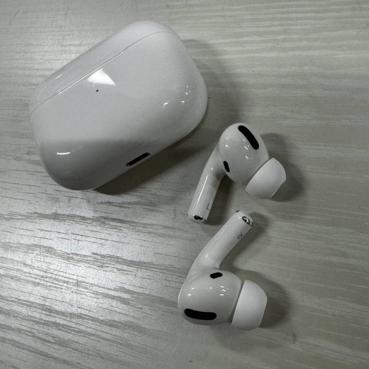 Apple アップル AirPods Pro エアーポッズ プロ iPhone 第一世代 Amazon整備品 動作確認済 イヤホン Bluetooth ワイヤレスイヤホン _画像2