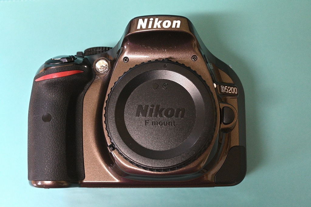 Nikon D5200(ボディカラーはブロンズです）外観きれい_画像2