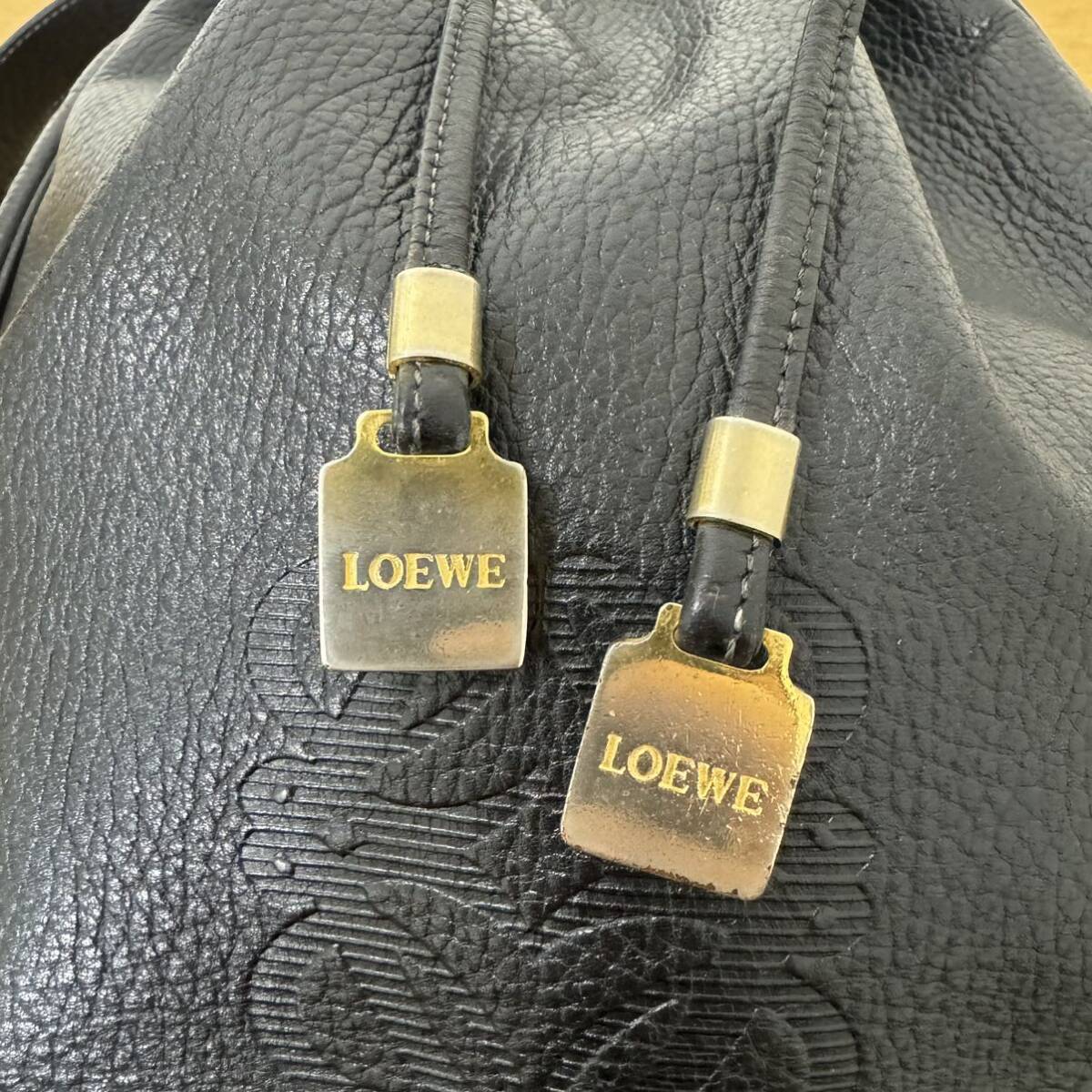 【1円スタート】LOEWE ロエベ ショルダーバッグ 巾着型 レザー 黒 ブラック アナグラムロゴ _画像4