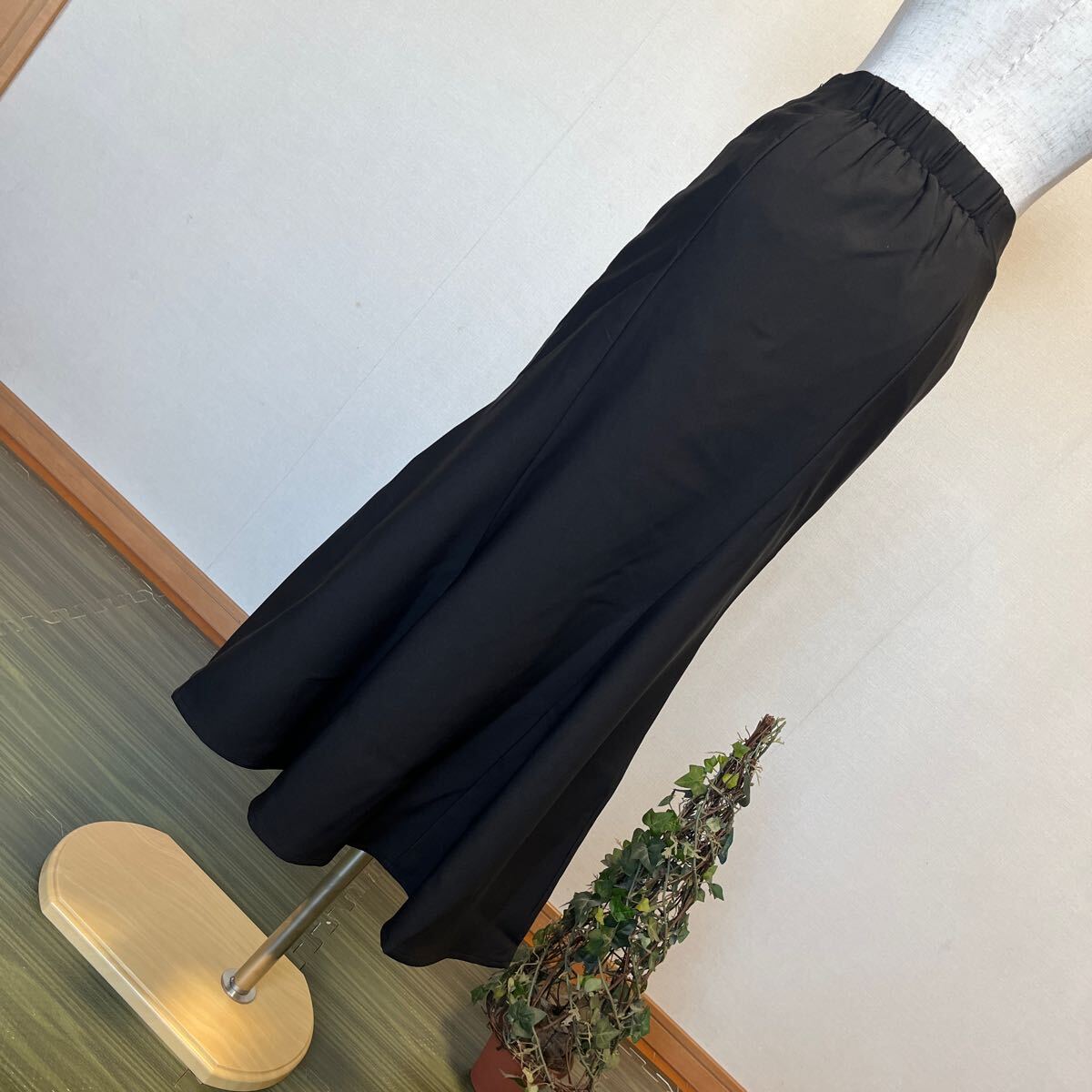 7-6新品　ロング丈ストレッチマーメイドスカート　黒　ブラックシンプル裾フレアーロングスカート　7号　S