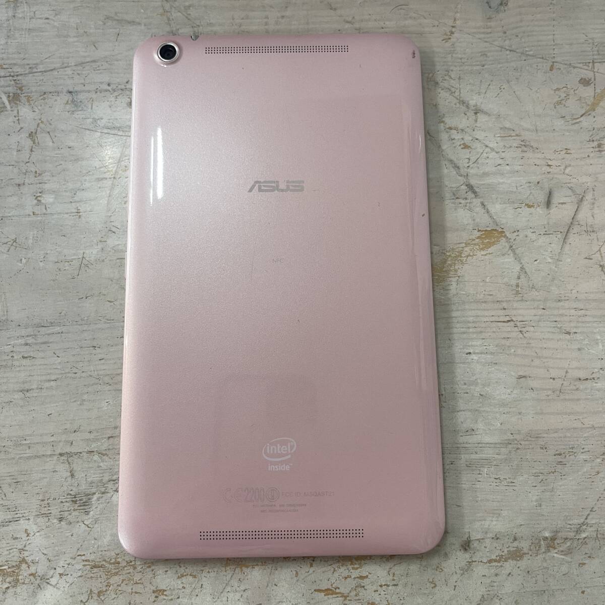 3594　ASUS　au　MeMO Pad 8 AST21　タブレット 8型 桃　初期化済　起動確認済　中古品_画像2