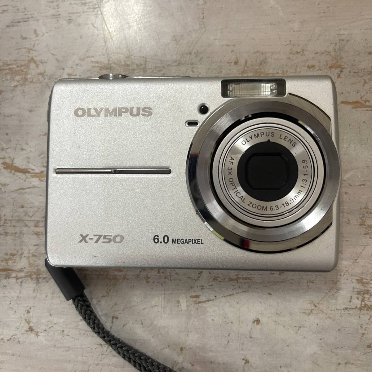 3609　OLYMPUS オリンパス デジタルカメラ デジカメ コンパクトカメラ X-750　バッテリー/充電器/メモリーカード付　中古品　ジャンク_画像2