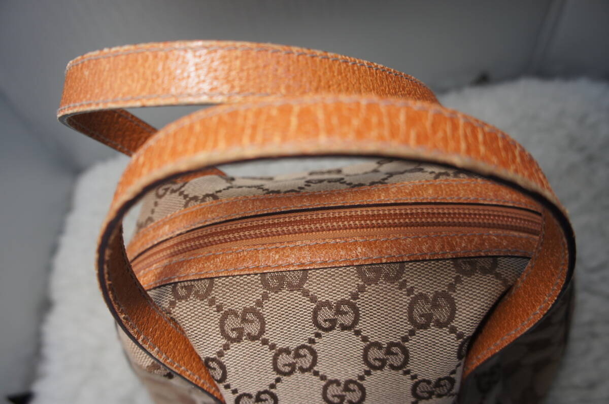 GUCCI* ручная сумочка *USED* желающий человек - бумажный пакет. в подарок есть 